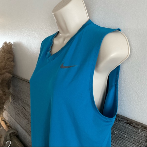 Nike Pro Fitted Women's Workout Tank Dri-Fit Blue size Large 12/14 (C1) - Picture 2 of 7